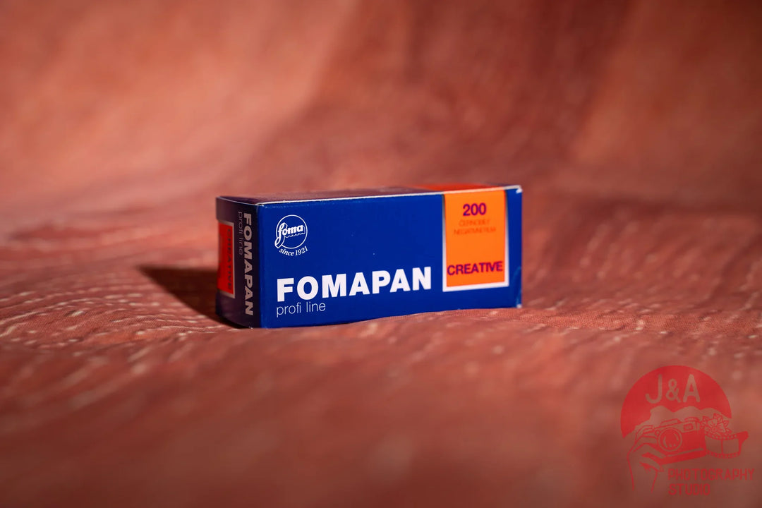 High-quality product image of Fomapan 200 120 film roll, black and white medium-format film from Fomapan Creative, ideal for fine-grain photography.