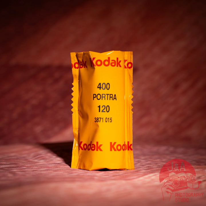 Kodak Portra 400 120 medium format film roll for vibrant colour photography with natural skin tones and fine detail, 1 roll
