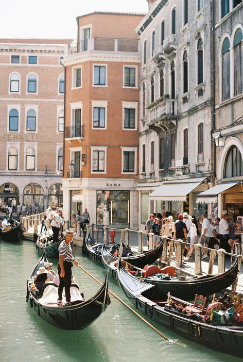 Canal view in Venice, Italy photographed on Kodak ProImage 100 film, highlighting vibrant yet realistic tones and sharpness.