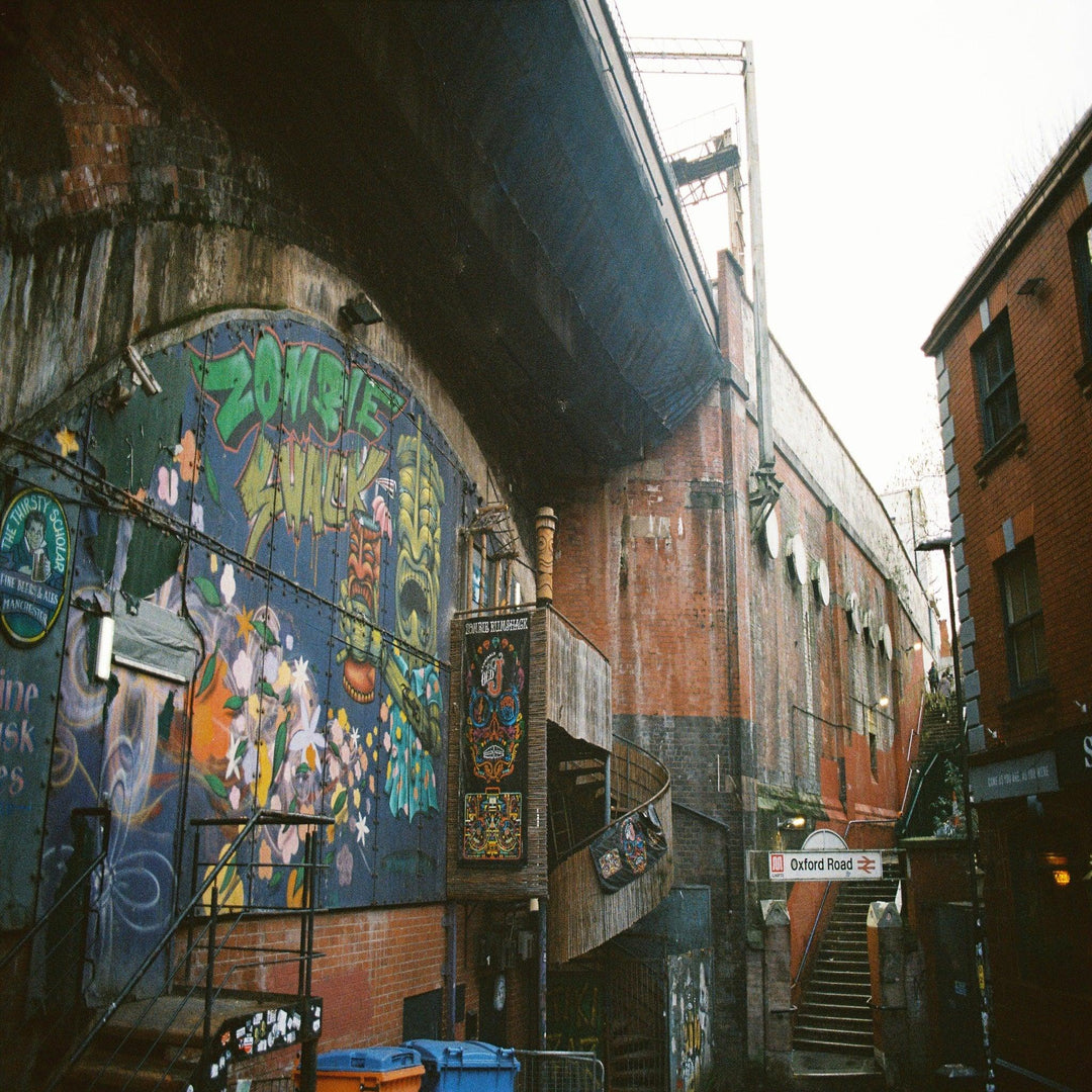 Candid street view photographed on Kodak 400 Ultra Max film, highlighting lively urban colours and smooth tonal transitions.
