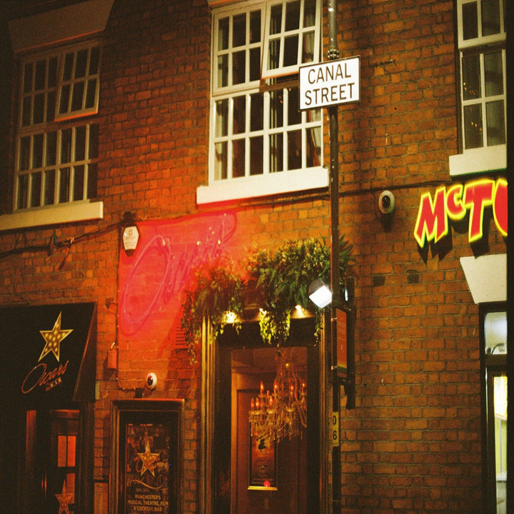 Urban street scene captured on Kodak Ultramax 400 35mm film, featuring vibrant colours, fine detail, and natural lighting.