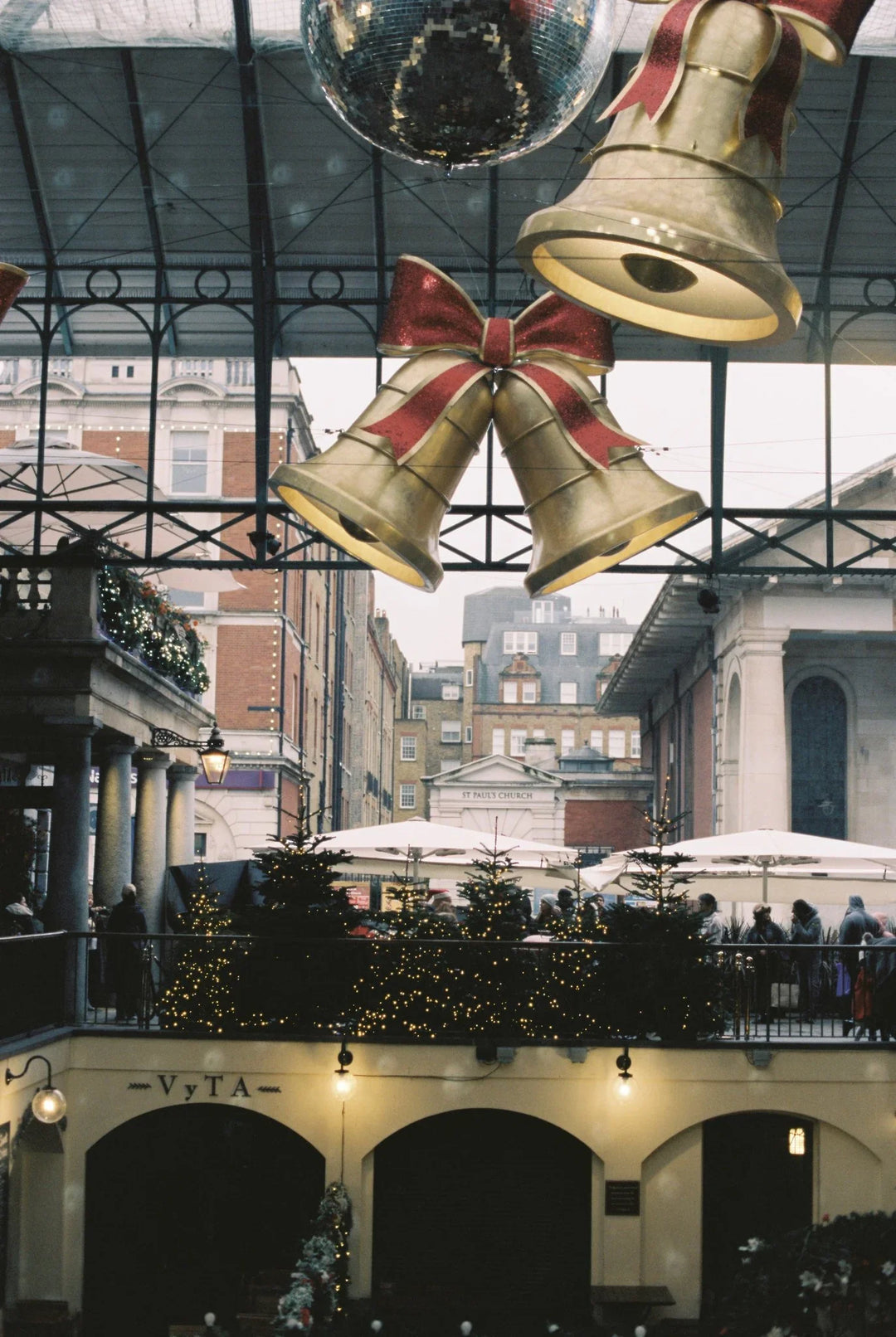 Street scene photographed with Kodak Vision3 500T 35mm film