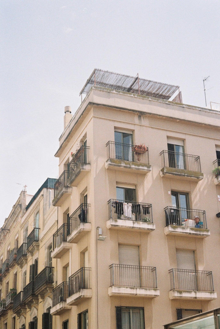 City street captured on Lomography 100 35mm film with vibrant, natural colours and fine-grain detail