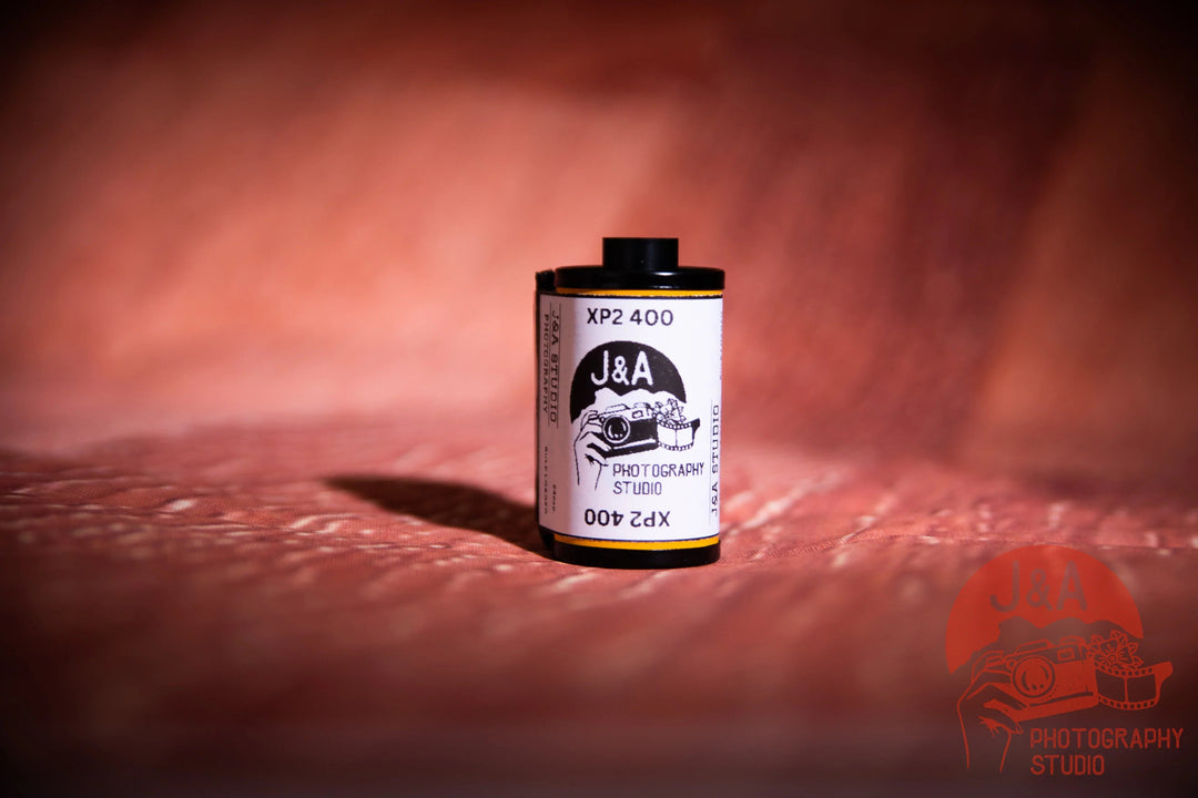 (Expired) Ilford XP2 400 - 35mm film film roll for black and white photography with XP2 Super quality and vintage tonal effects