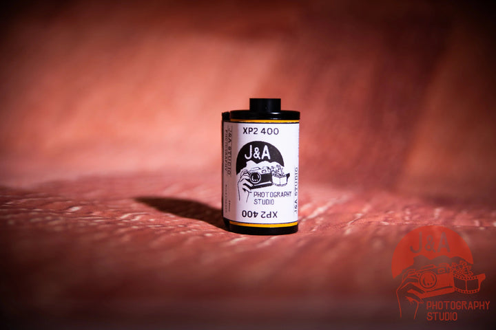 (Expired) Ilford XP2 400 - 35mm film film roll for black and white photography with XP2 Super quality and vintage tonal effects