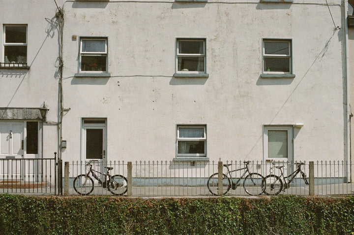 Outdoor street scene captured on Kodak Portra 800 35mm film highlighting vibrant tones and smooth grain.