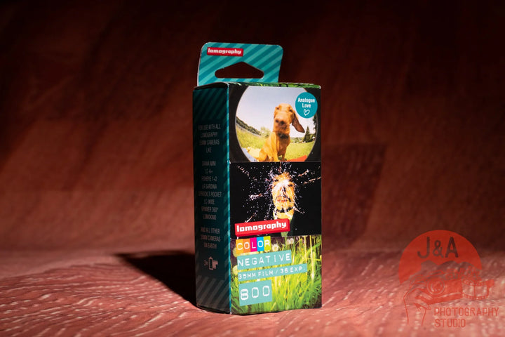 Lomography 800 35mm colour negative film for low-light and creative analog photography with rich, vibrant tones, 3 rolls