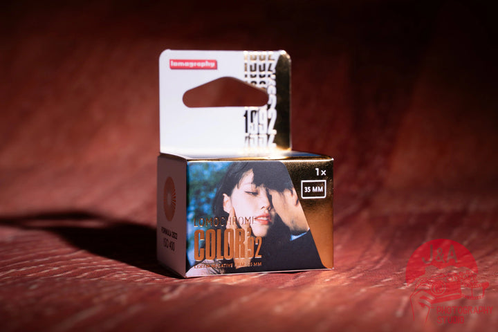 Lomography Lomochrome Color ’92 35mm film roll for vibrant, nostalgic Lomo photography with rich reds and teal tones